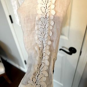 Lilly pulitzer white linen button down shirt with lace detail size medium